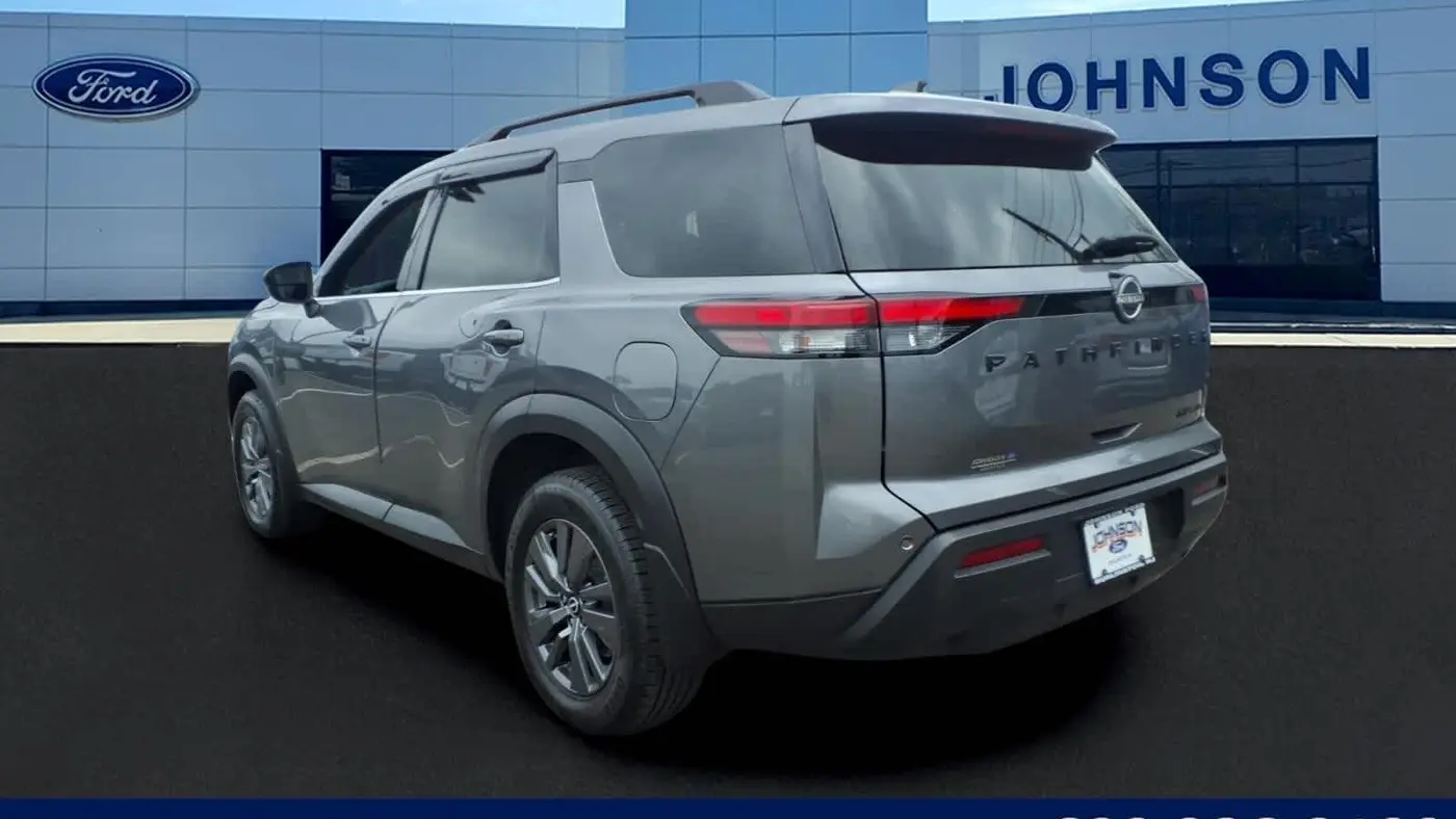2024 Nissan Pathfinder SV