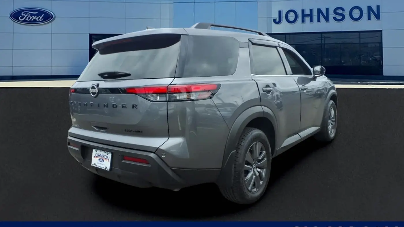 2024 Nissan Pathfinder SV
