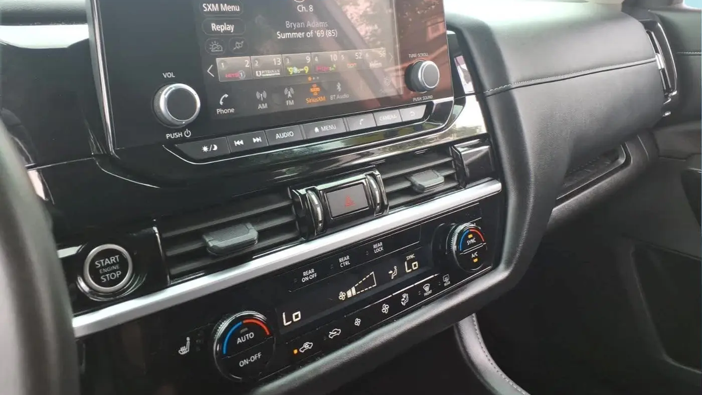 2024 Nissan Pathfinder SV
