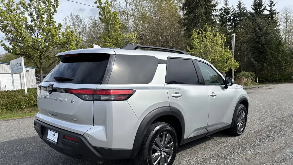 2025 Nissan Pathfinder SV