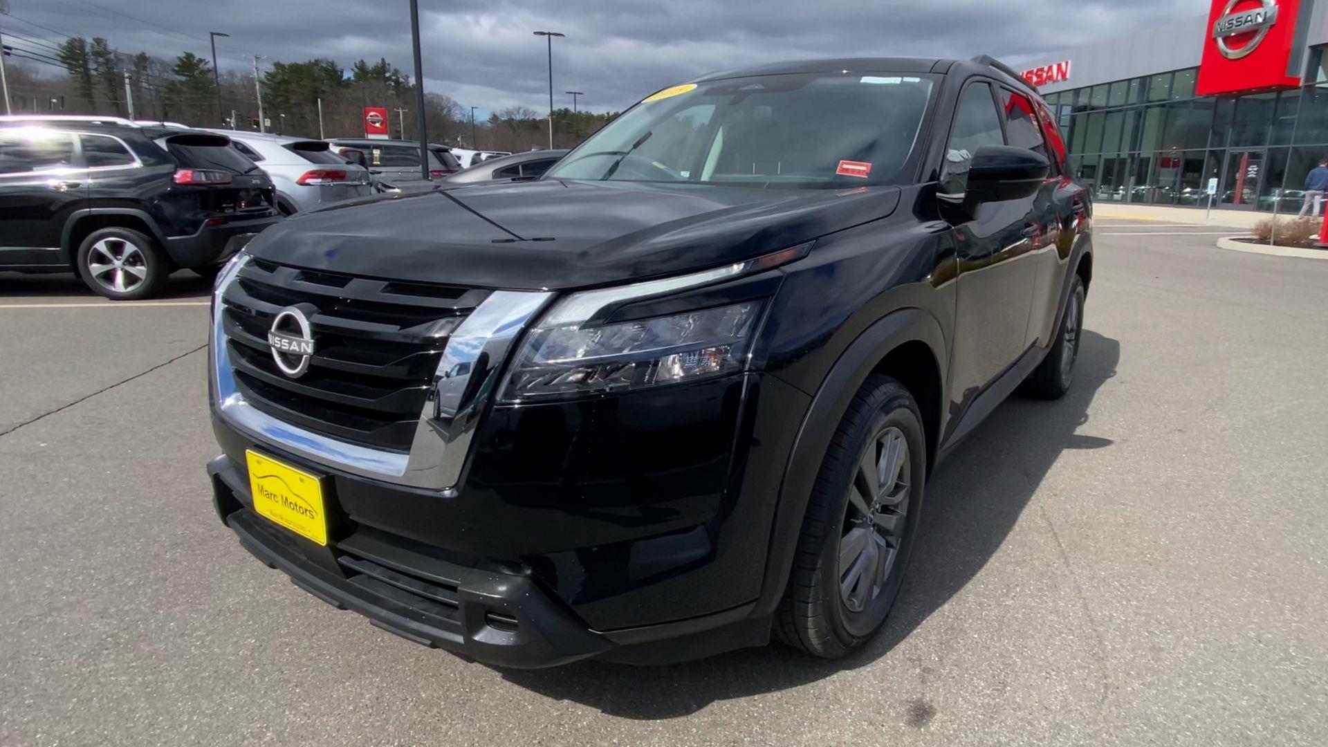 2025 Nissan Pathfinder SV