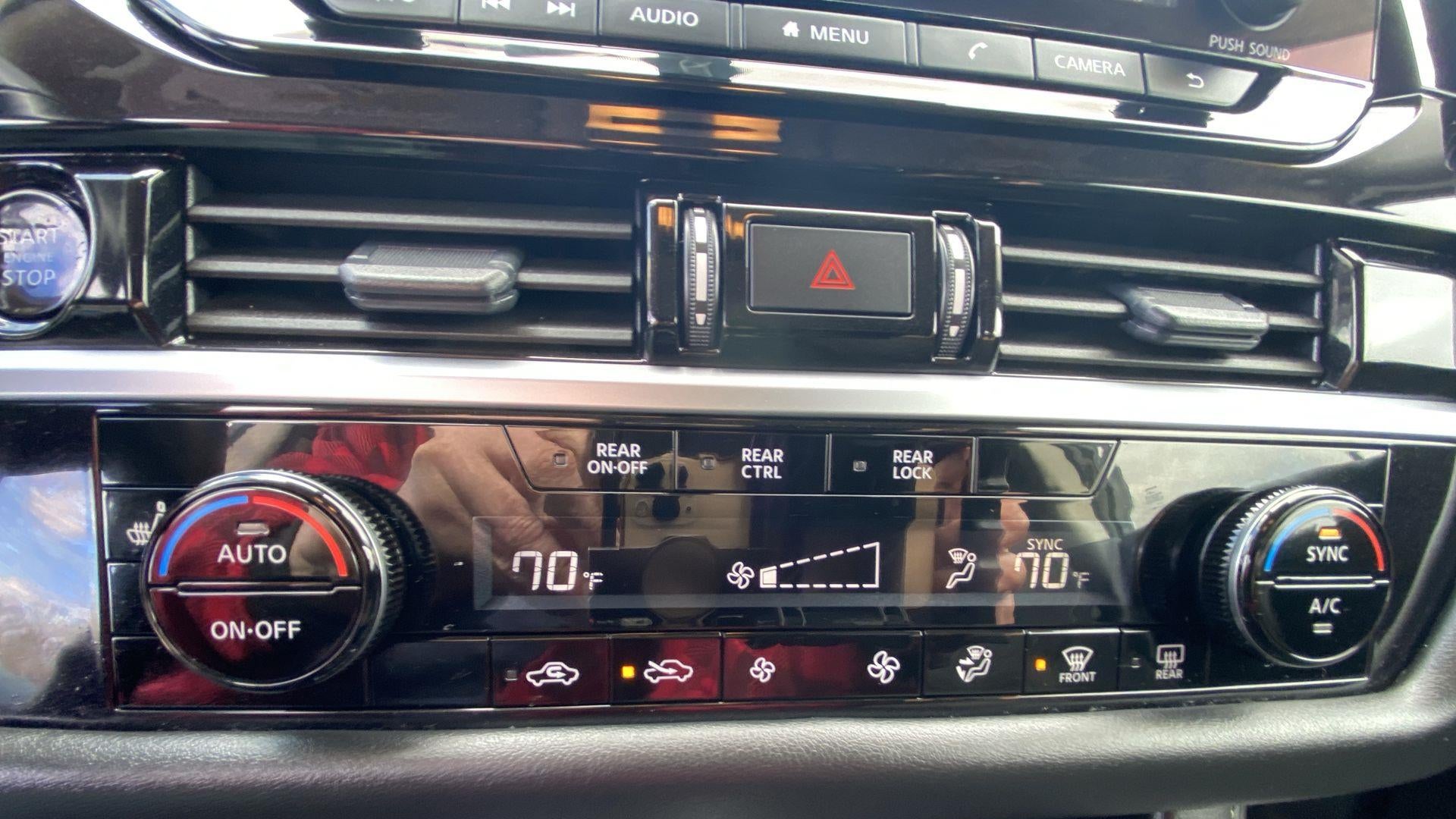 2025 Nissan Pathfinder SV