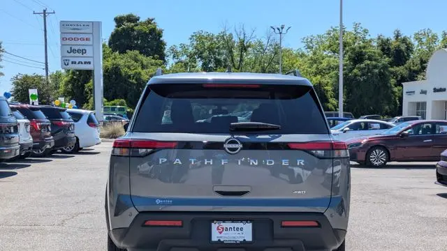 2025 Nissan Pathfinder SV