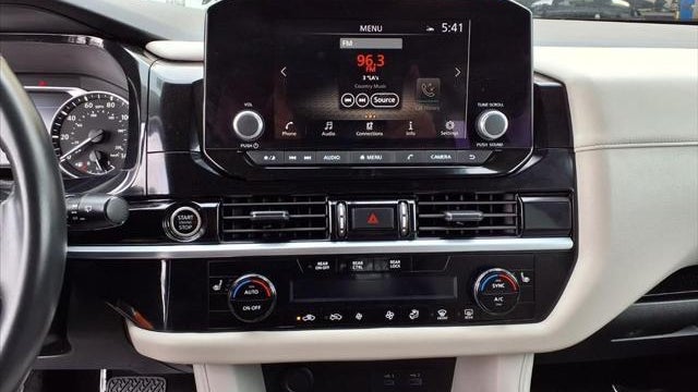 2024 Nissan Pathfinder SV