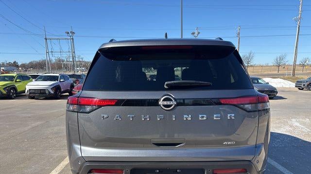 2025 Nissan Pathfinder SV