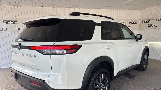 2024 Nissan Pathfinder SV