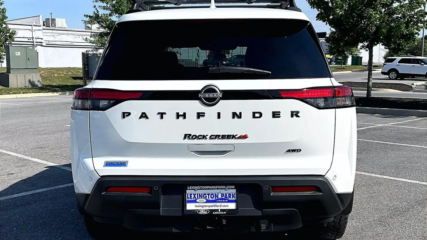 2025 Nissan Pathfinder SV