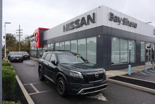 2023 Nissan Pathfinder with Obsidian Green Pearl Exterior