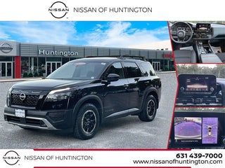 2024 Nissan Pathfinder with Super Black Exterior