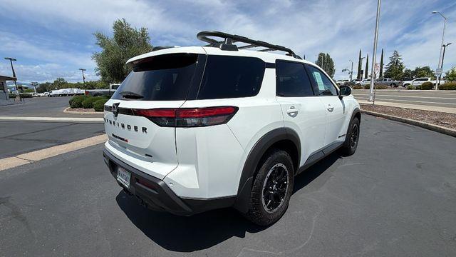 2024 Nissan Pathfinder SV