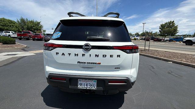 2024 Nissan Pathfinder SV