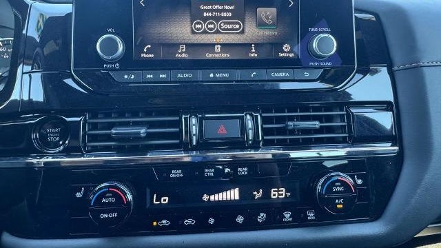 2025 Nissan Pathfinder SV