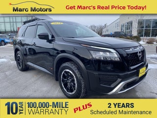2024 Nissan Pathfinder with Super Black Exterior