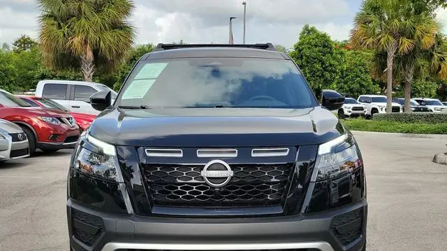 2025 Nissan Pathfinder SV