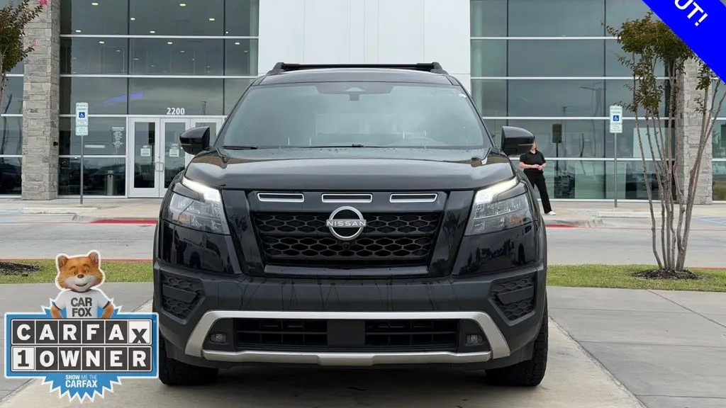 2025 Nissan Pathfinder SV