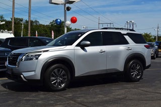 2022 Nissan Pathfinder with Brilliant Silver Metallic Exterior