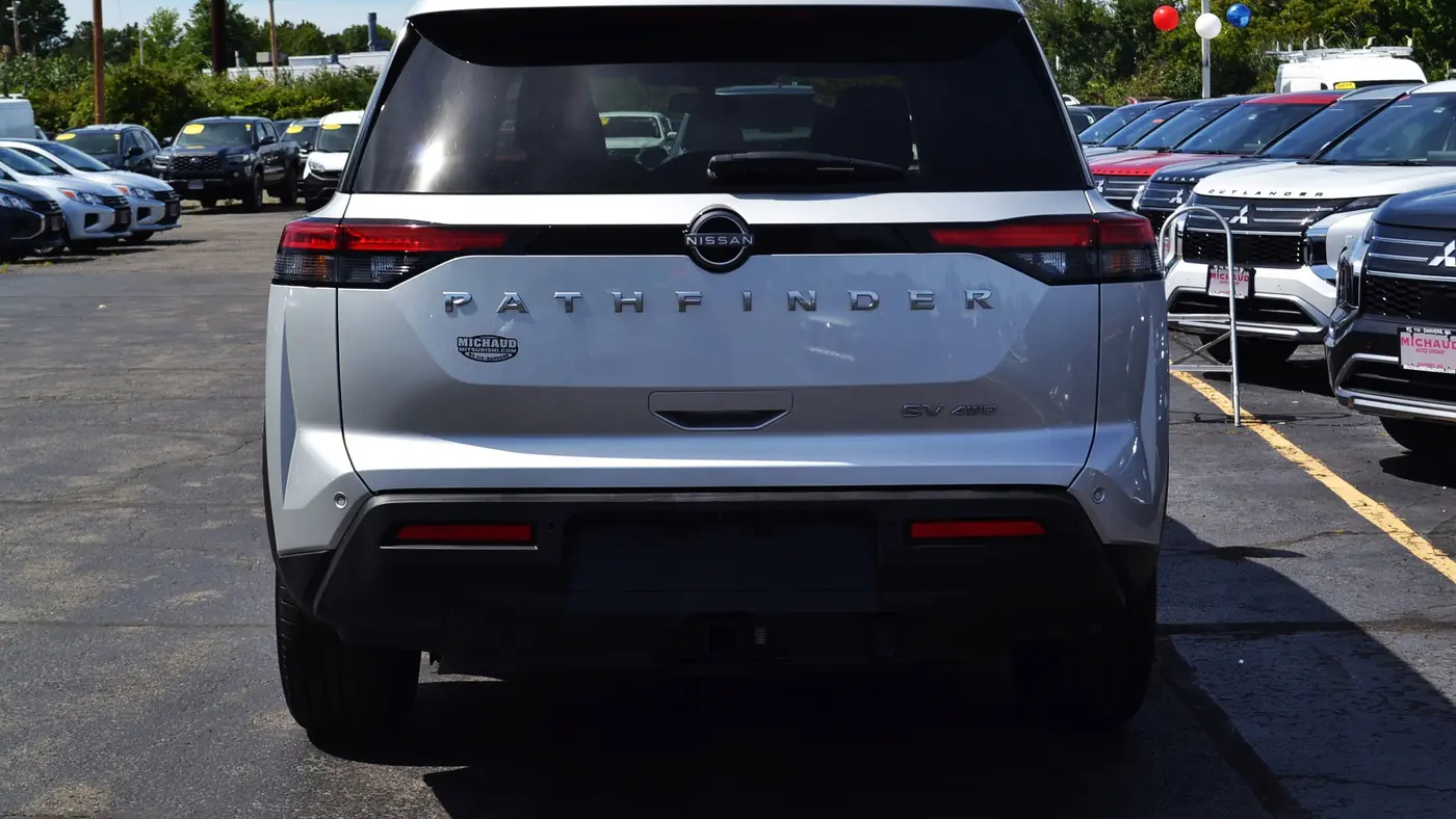 2022 Nissan Pathfinder SV