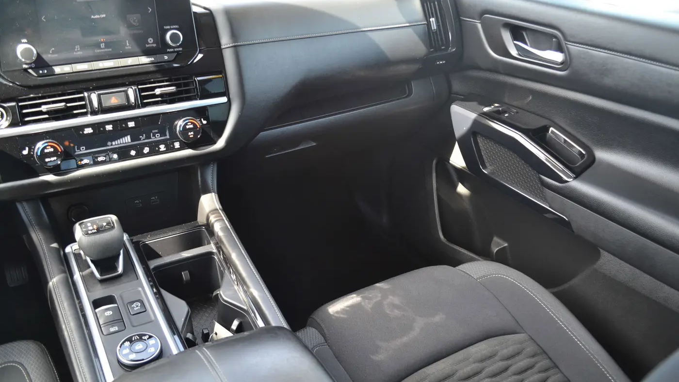 2022 Nissan Pathfinder SV