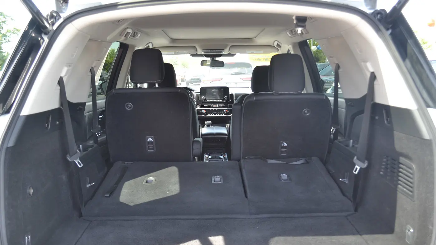 2022 Nissan Pathfinder SV