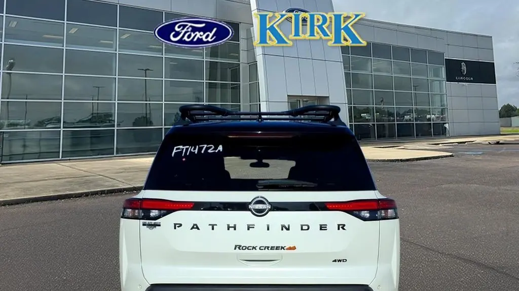 2024 Nissan Pathfinder SV