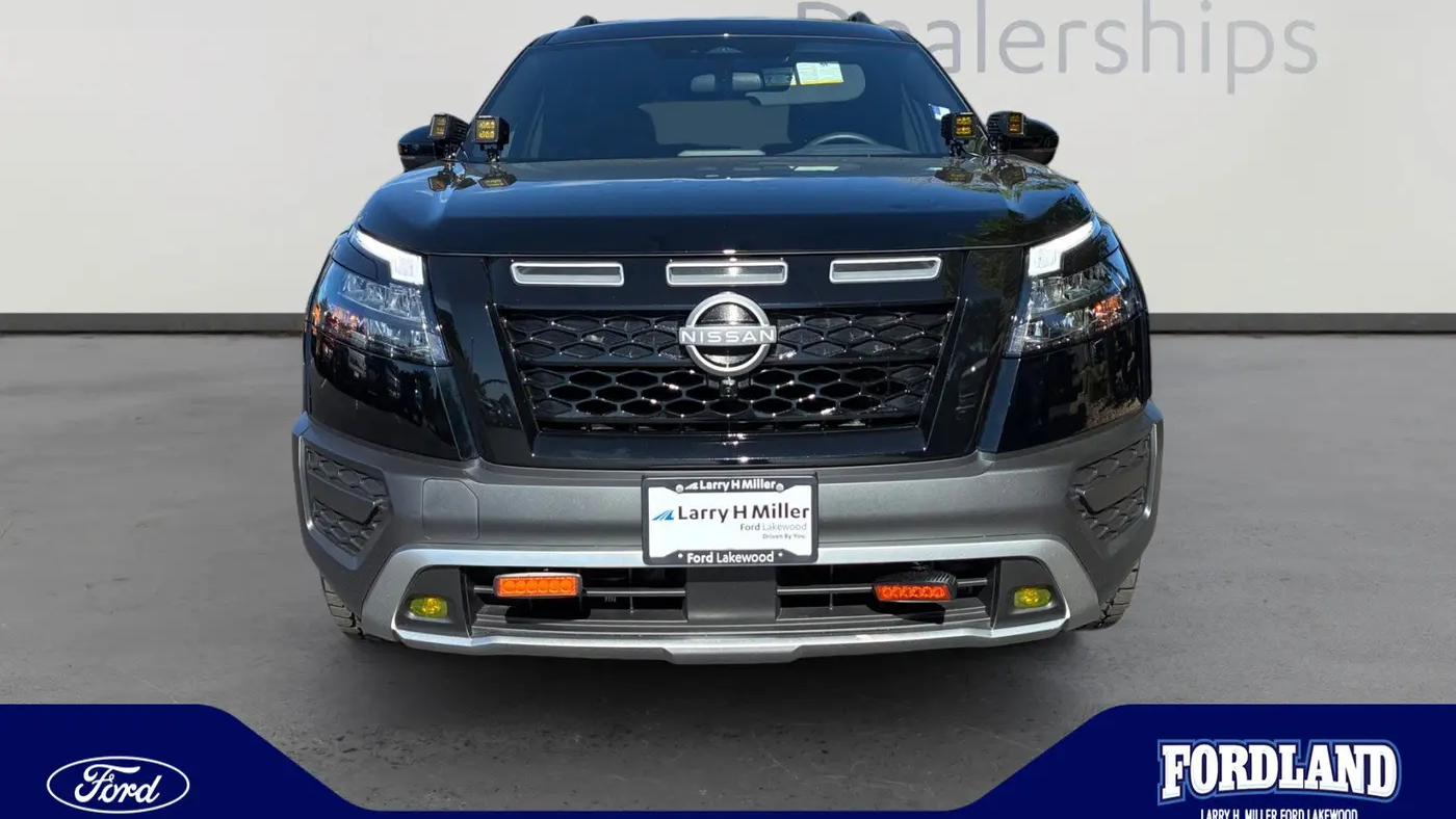 2025 Nissan Pathfinder SV