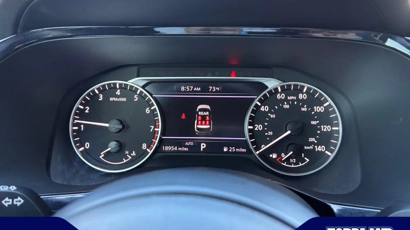 2025 Nissan Pathfinder SV