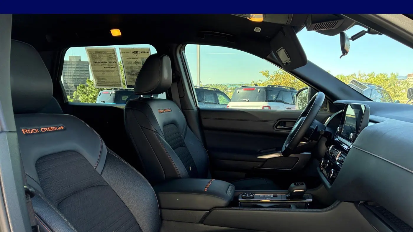 2025 Nissan Pathfinder SV