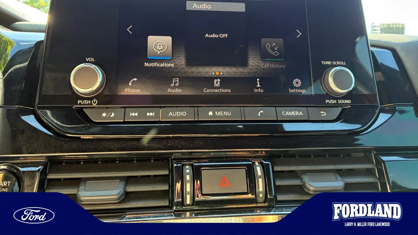 2025 Nissan Pathfinder SV