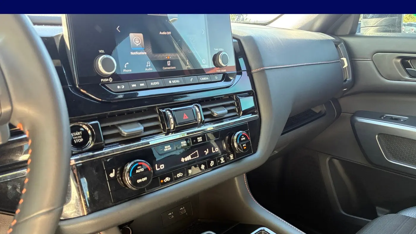 2025 Nissan Pathfinder SV