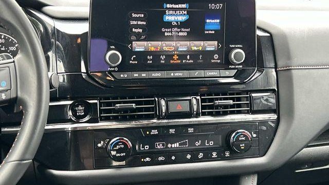 2025 Nissan Pathfinder SV