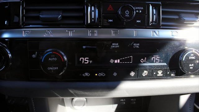 2026 Nissan Pathfinder SV