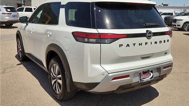 2023 Nissan Pathfinder SL