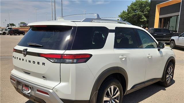2023 Nissan Pathfinder SL