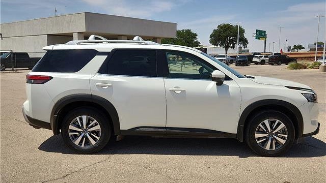 2023 Nissan Pathfinder SL