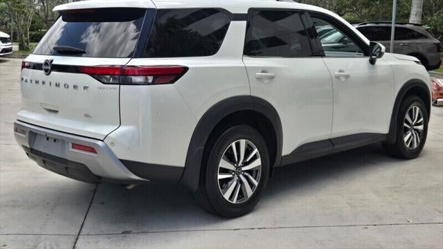 2024 Nissan Pathfinder SL