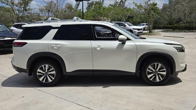 2024 Nissan Pathfinder SL