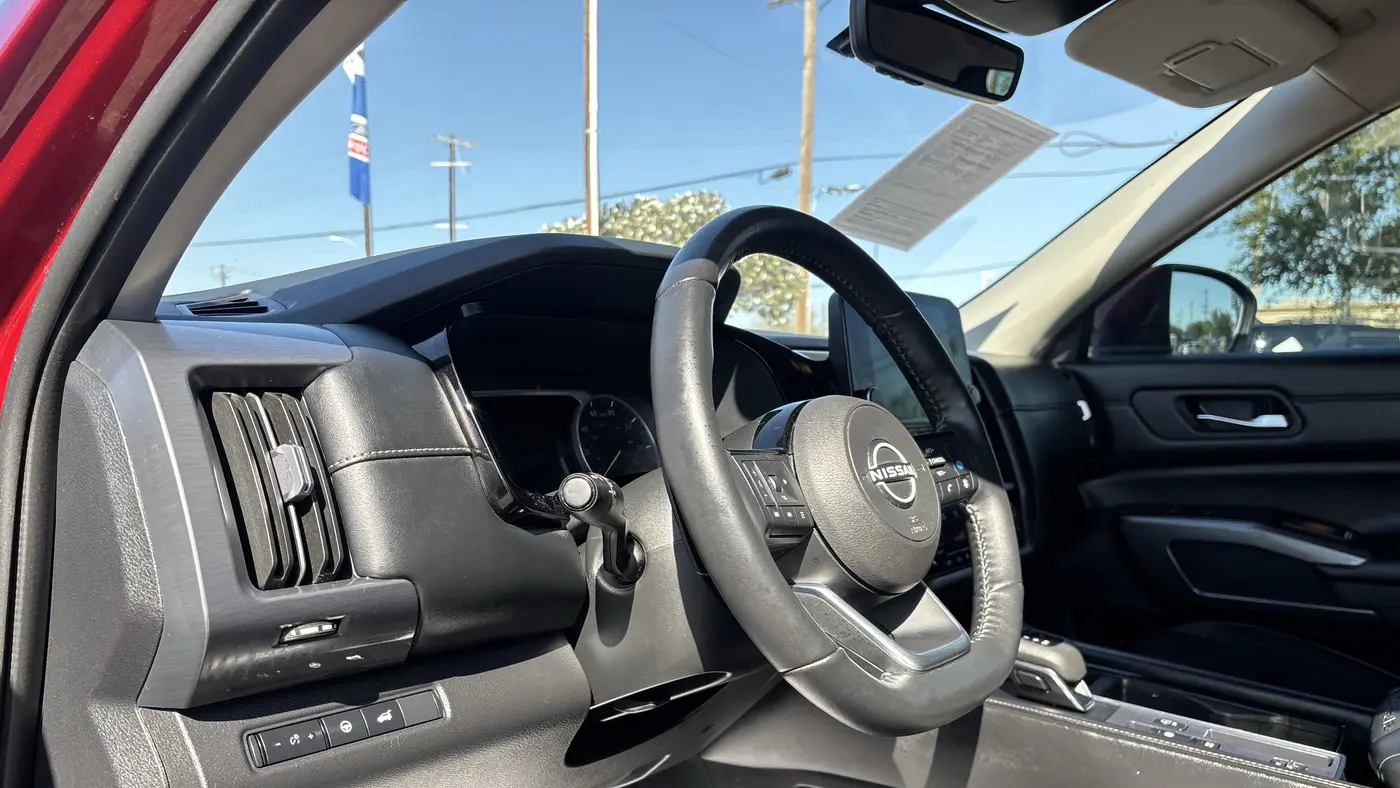 2023 Nissan Pathfinder SL