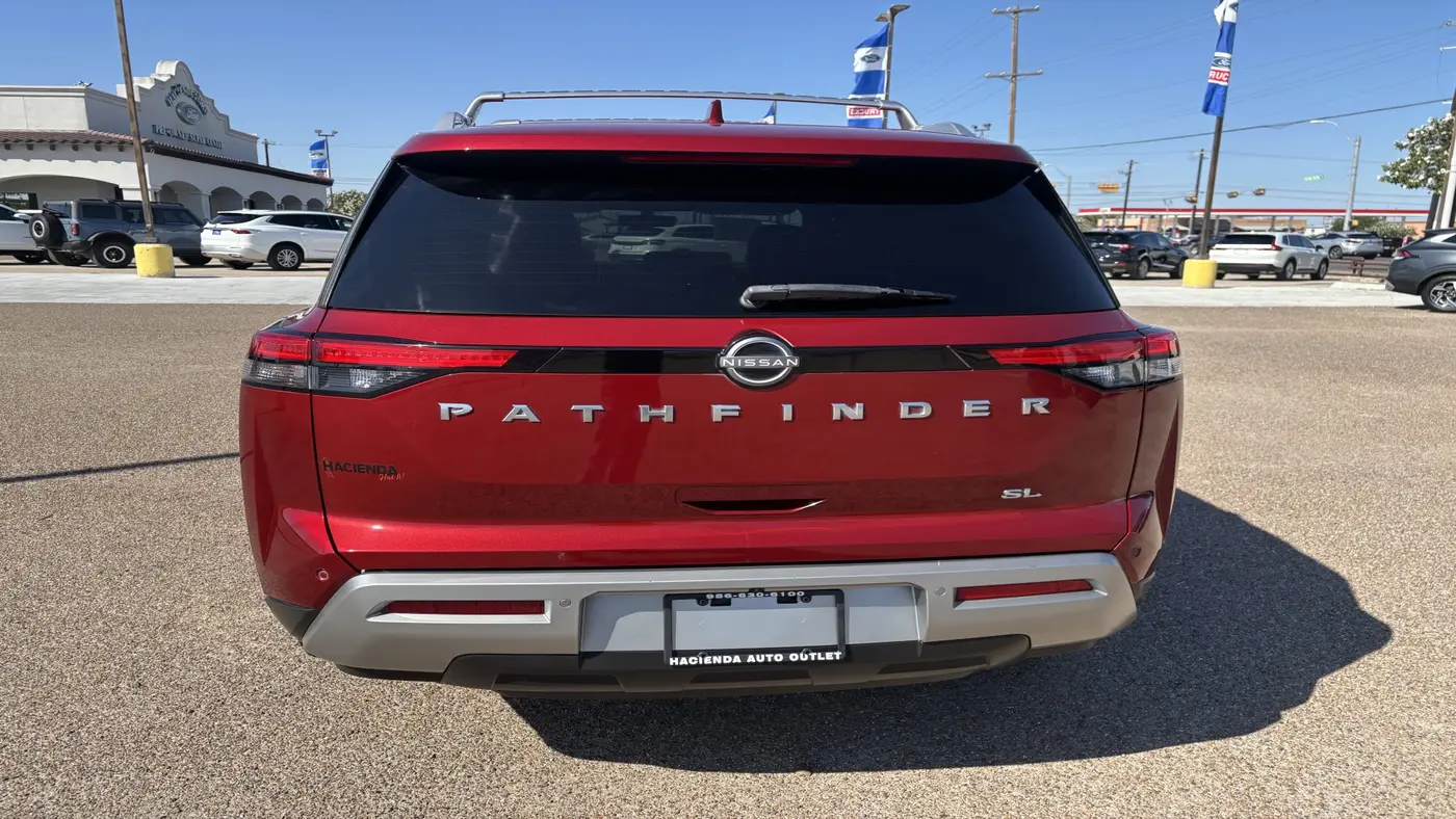 2023 Nissan Pathfinder SL