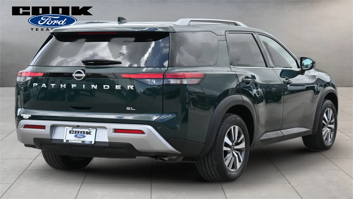 2025 Nissan Pathfinder SL