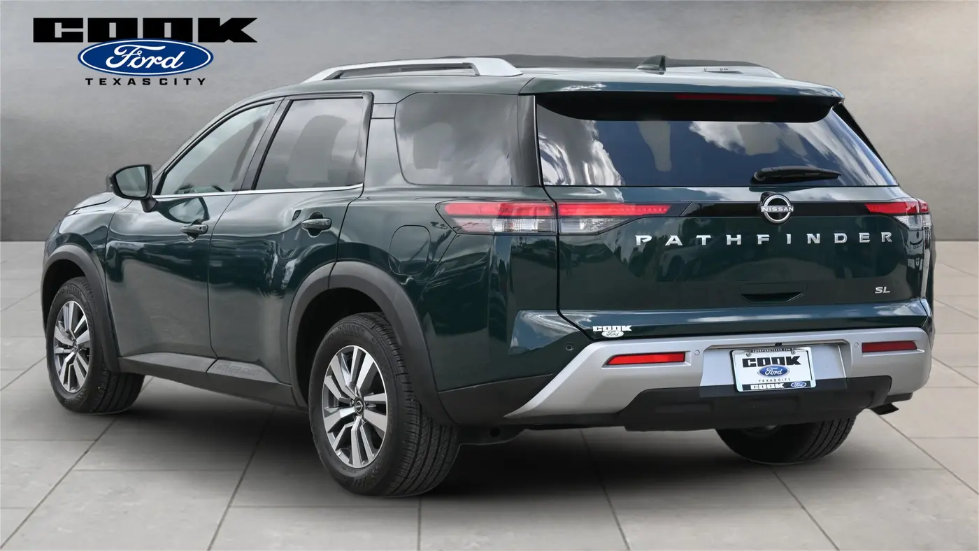 2025 Nissan Pathfinder SL