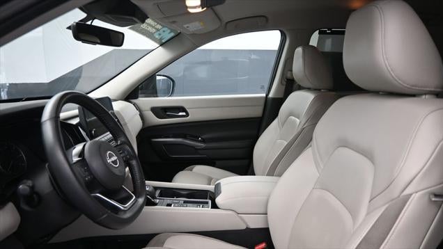 2024 Nissan Pathfinder SL