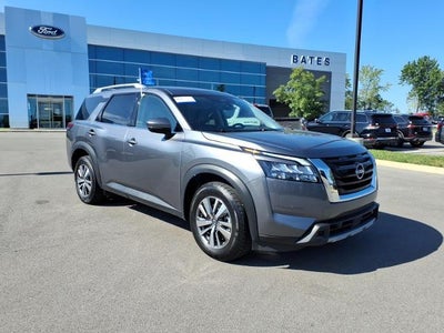 2025 Nissan Pathfinder SL 4DR SUV