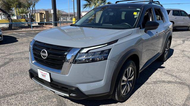2023 Nissan Pathfinder SL