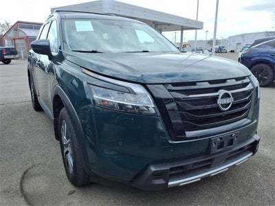 2024 Nissan Pathfinder SL 4DR SUV