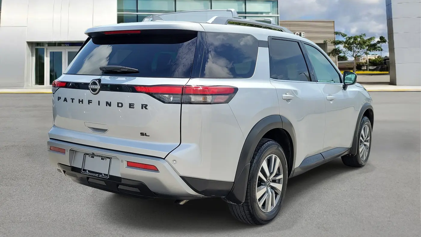 2024 Nissan Pathfinder SL