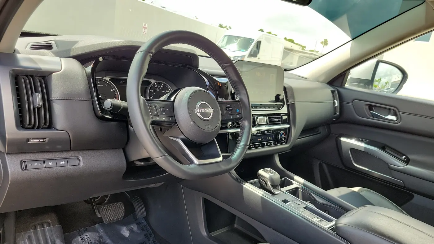 2024 Nissan Pathfinder SL