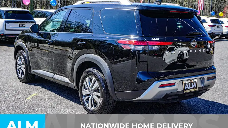 2025 Nissan Pathfinder SL