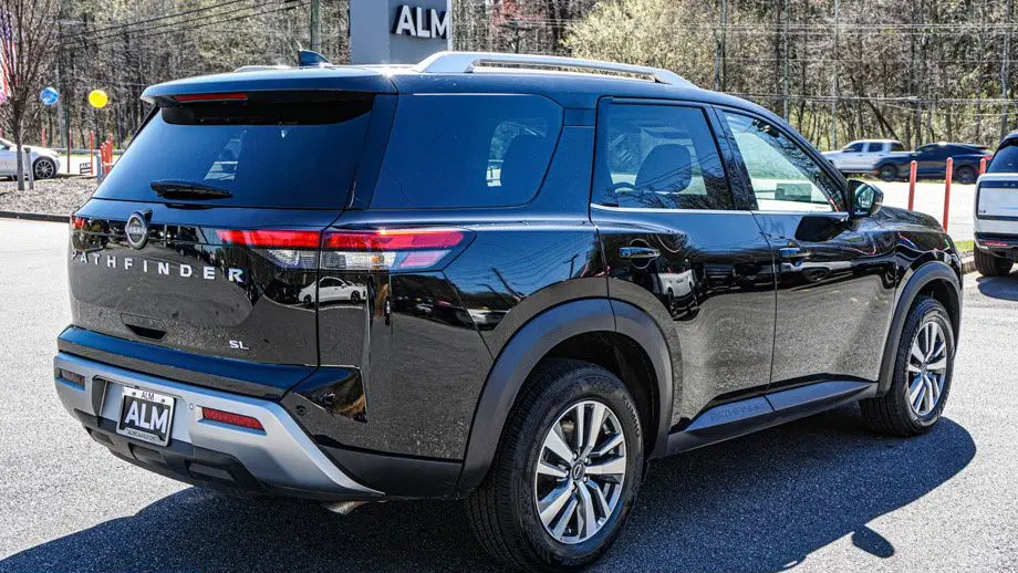 2025 Nissan Pathfinder SL
