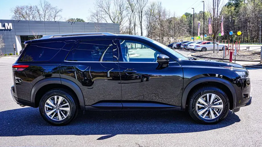 2025 Nissan Pathfinder SL