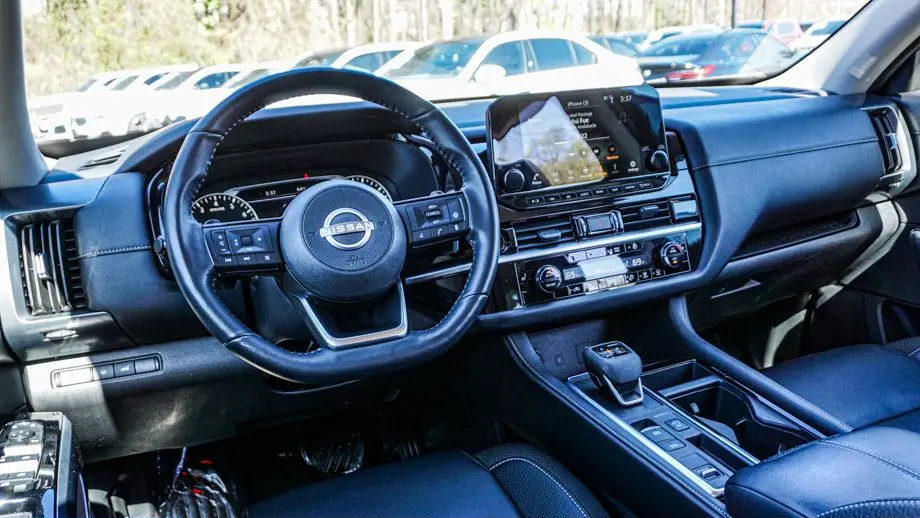 2025 Nissan Pathfinder SL